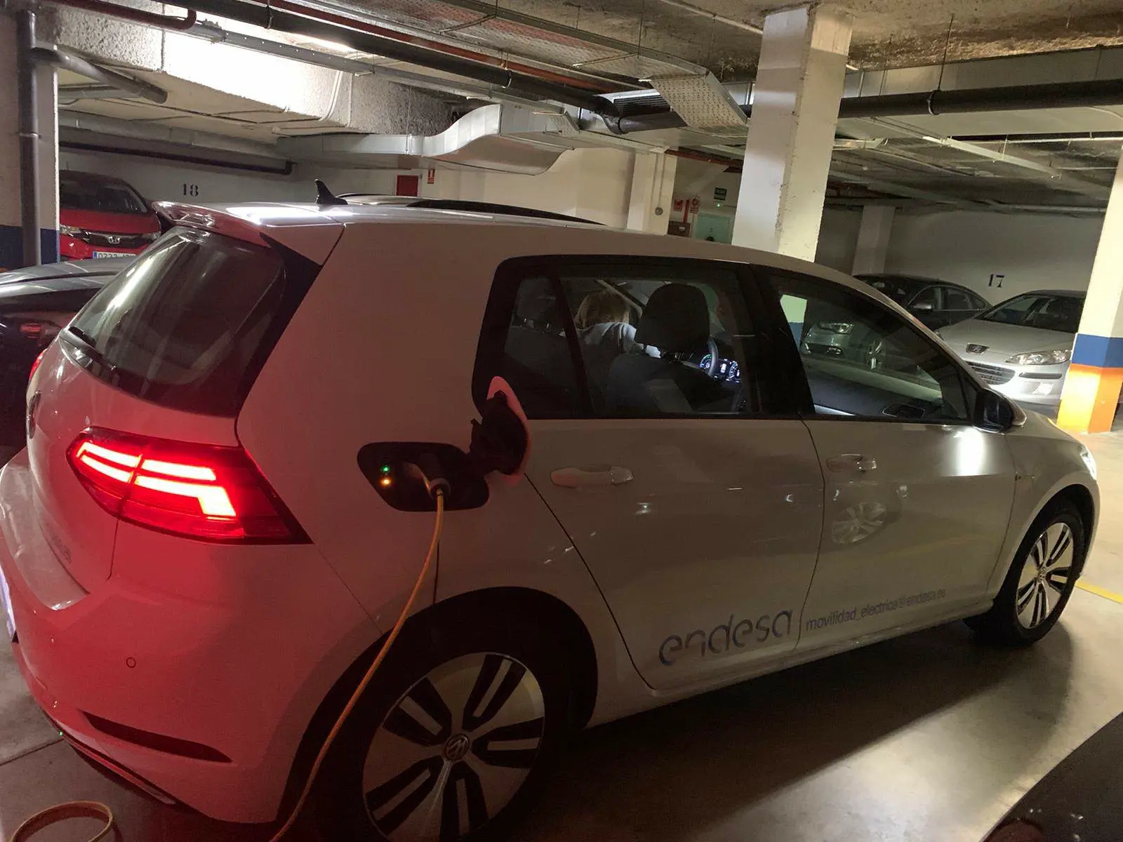 Coche Cargando Coche Cargando