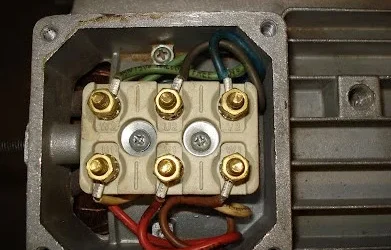 Caja Interconexión del Motor